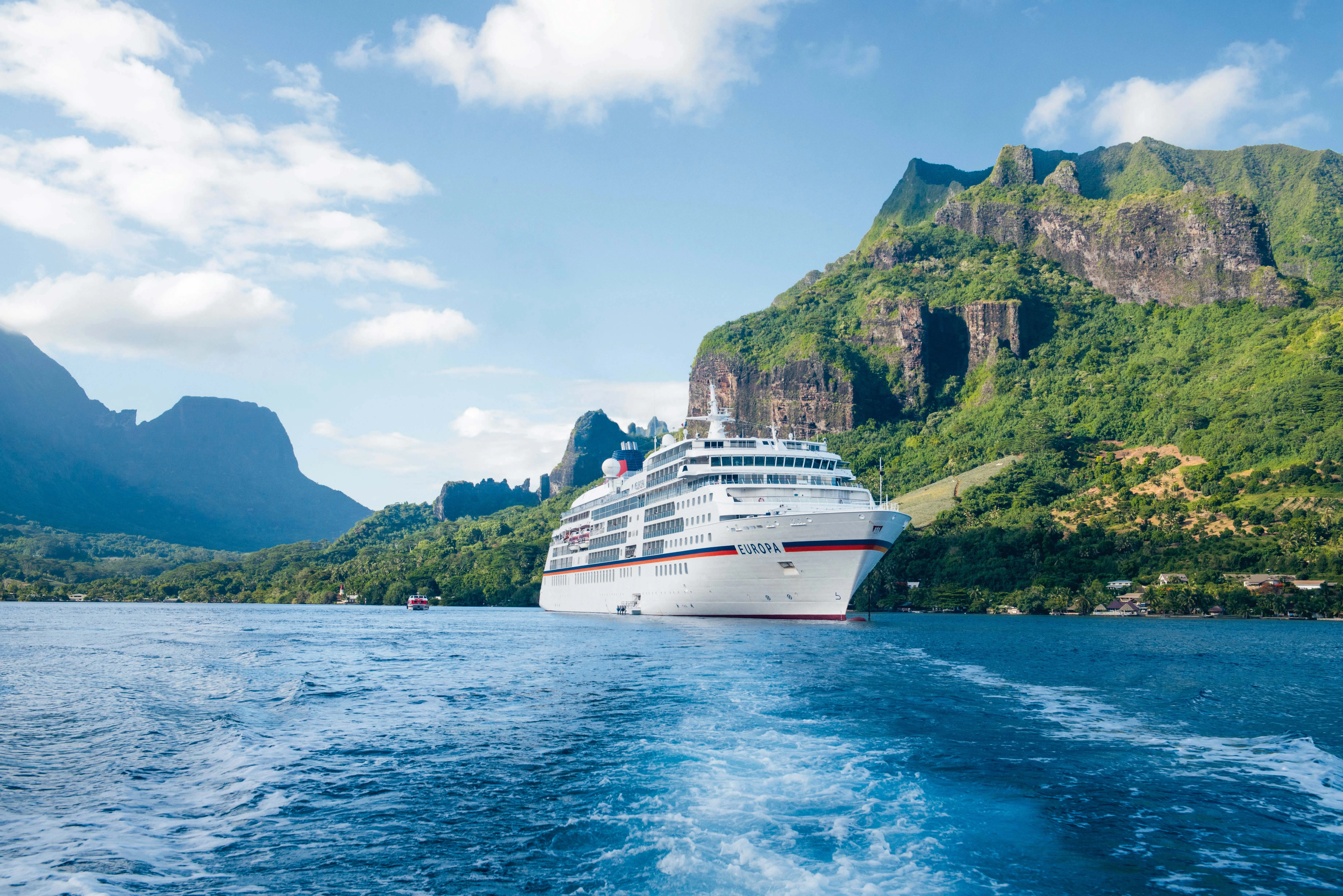 Facettenreiche Reisen mit Hapag Lloyd Kreuzfahrten erleben Hintergrundbild