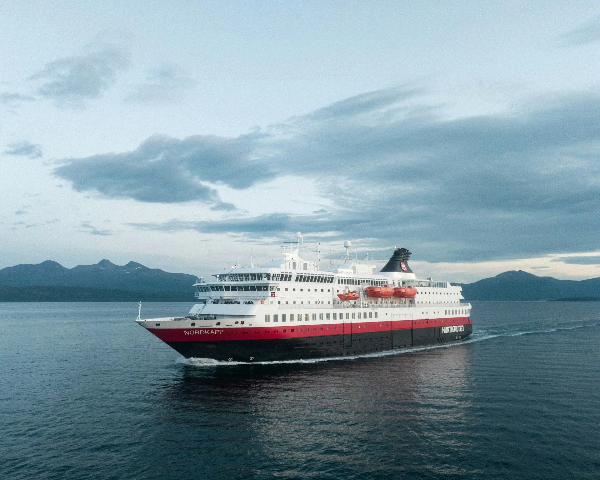 Hurtigruten Kreuzfahrten - unvergessene Expeditions-Seereisen Hintergrundbild